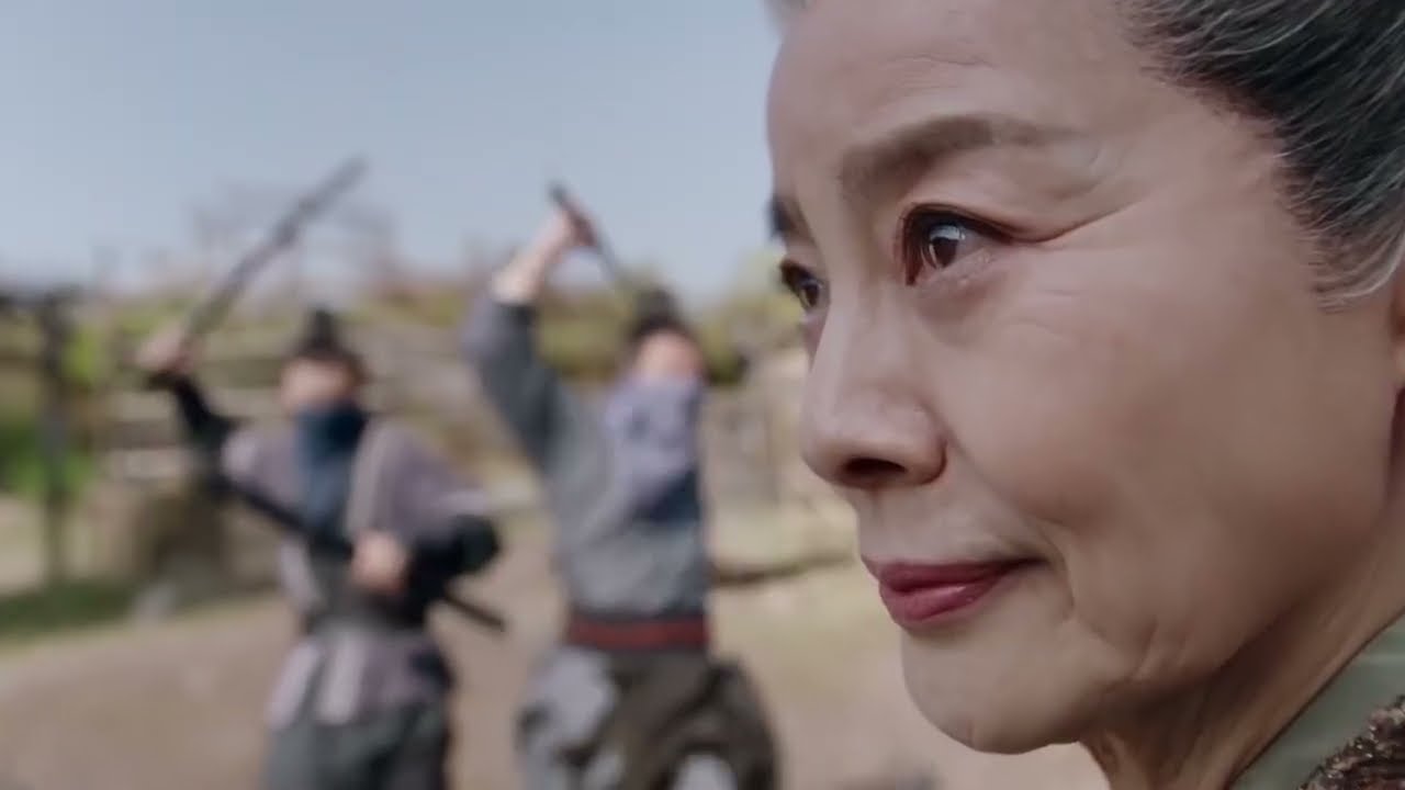 The young heroine fought a grandmaster ,  breaking his sword in two with a single blow！
