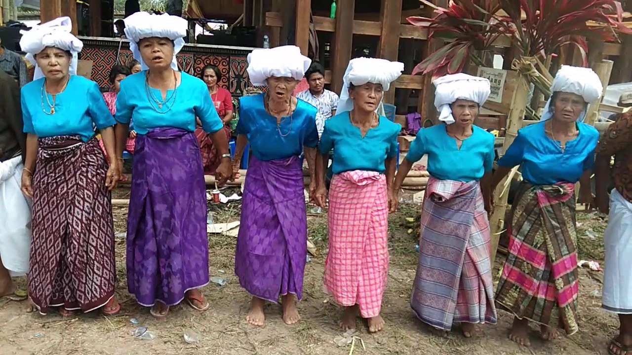 Ma'bugi rambu tuka manrara tongkonan tomdol bangla'  Puang Indok So'Kadang Pa'tengko