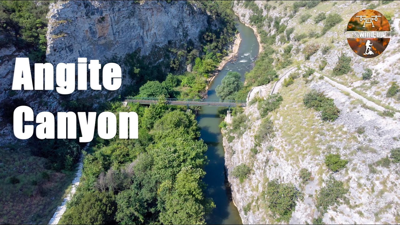 Φαράγγι Αγγίτη. Δημιουργήθηκε από βίαιη γεωλογική ενέργεια και συντελέστηκε μια κοσμογονική αλλαγή.
