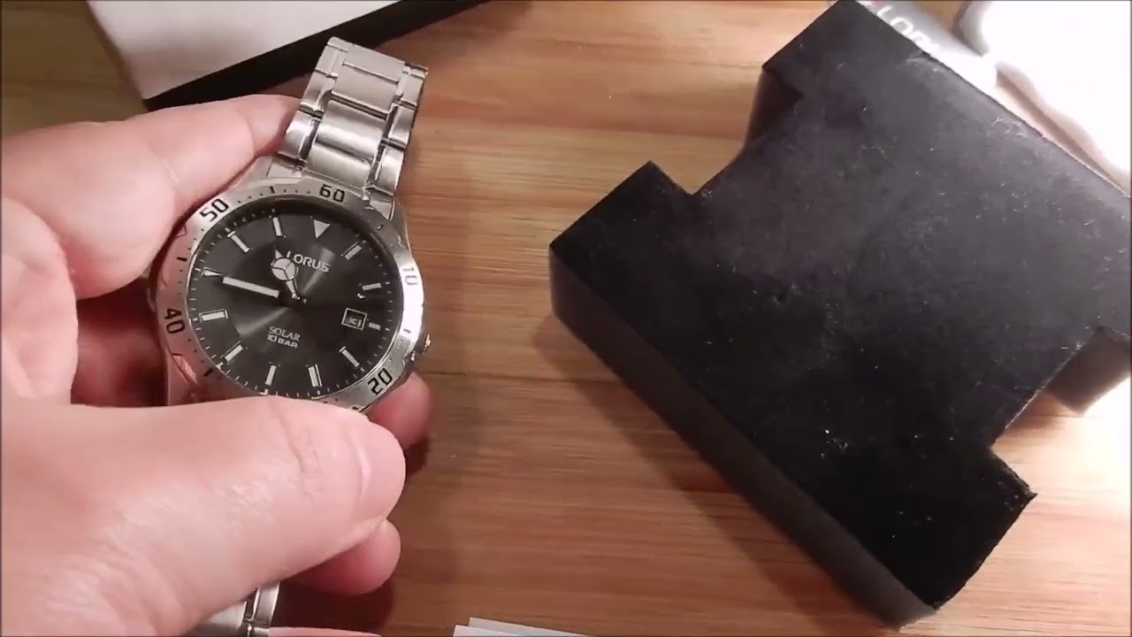 LORUS Herren Analog Uhr mit Edelstahl Armband RX395AX9