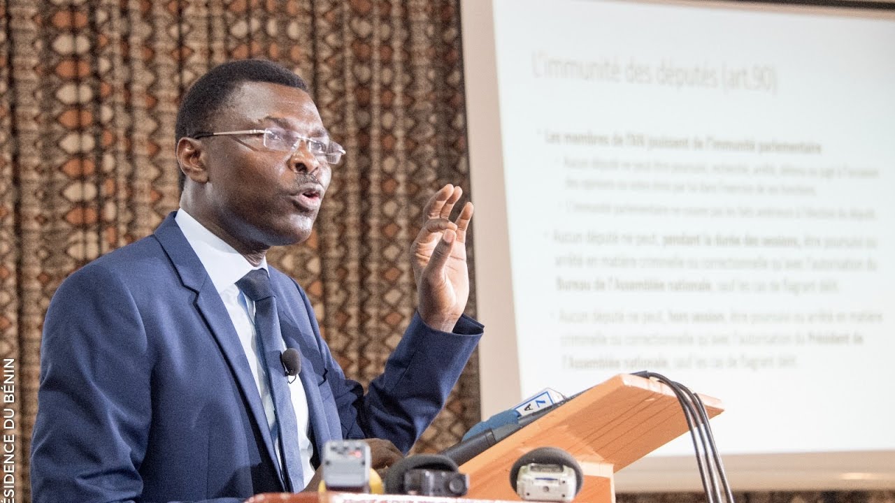 Séance d'appropriation du projet de révision de la Constitution avec le Ministre Joseph Djogbenou