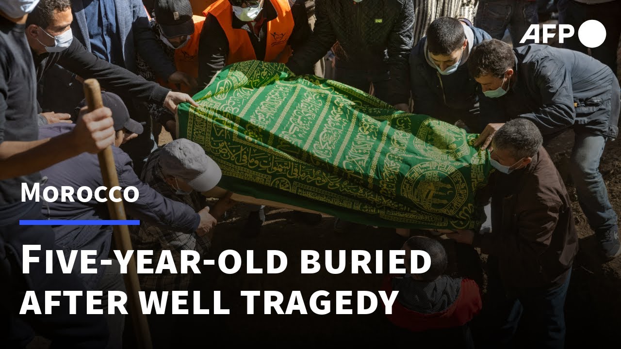 Morocco buries little Rayan who died trapped in well | AFP