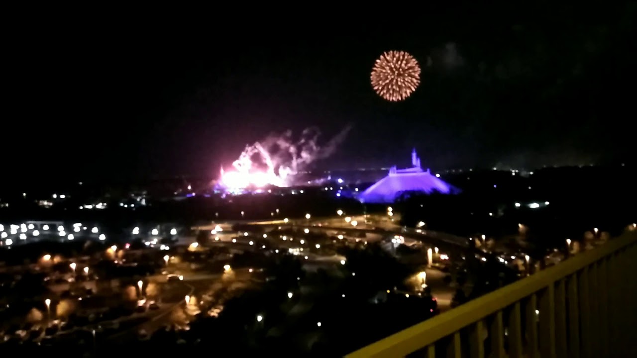 Holiday Wishes Fireworks 2018 for the last night of the Mickey's Very Merry Christmas Party