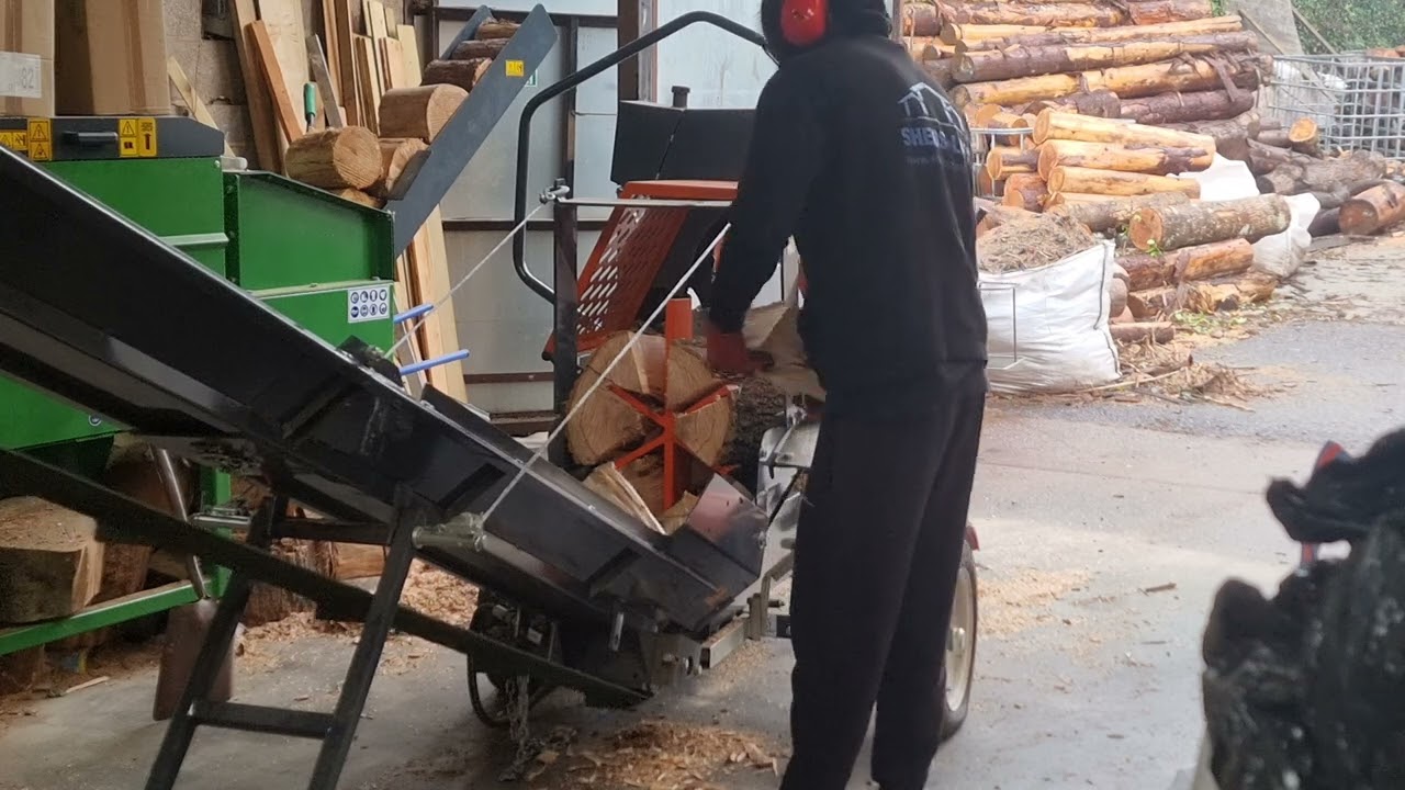 Here i am on the wood processor splitting logs into firewood! #firewood #logs #hardwood #machinery 