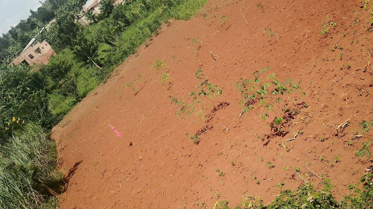 Inzu igure millions 2.5M ikibanza ubuso 340sqm yishime umpamagare 0728023214