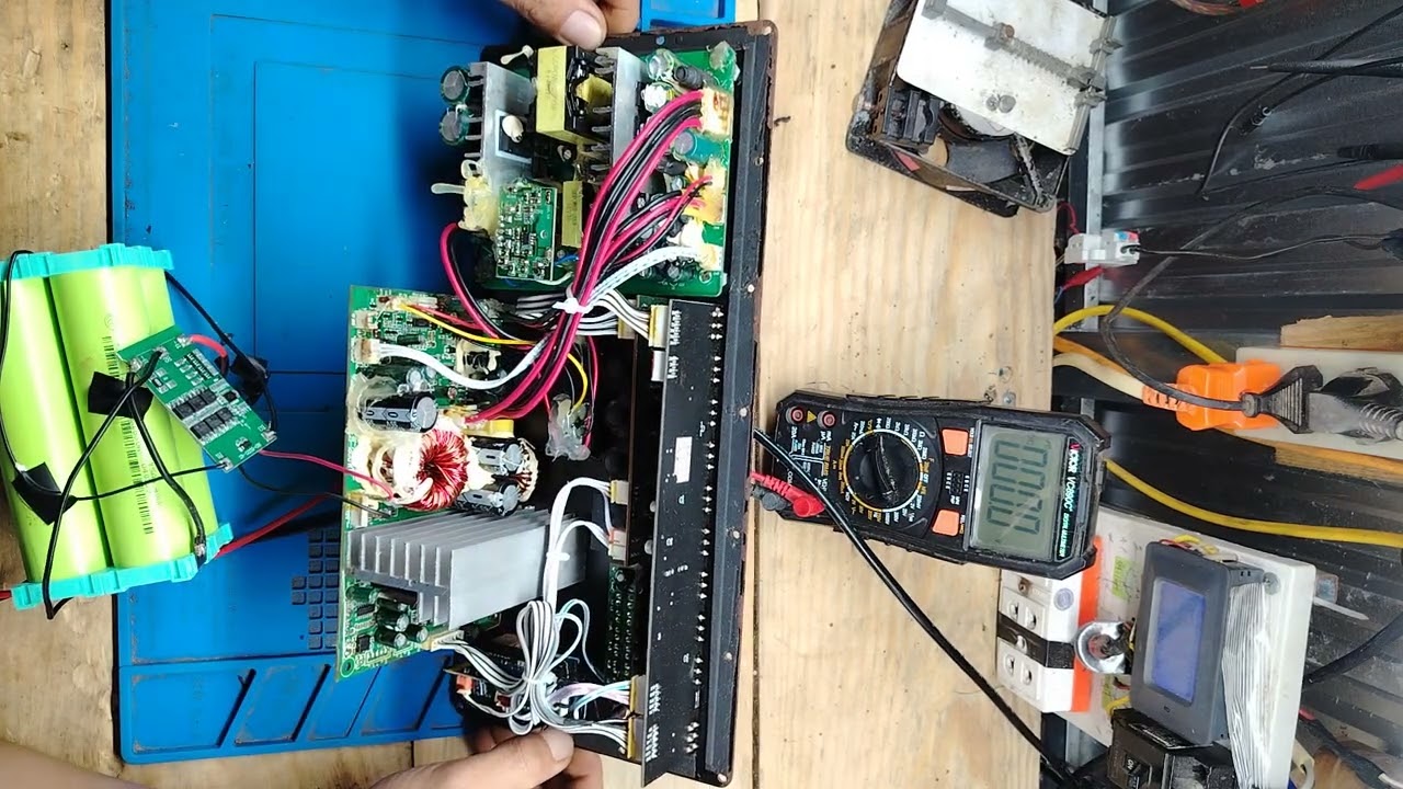 1 con loa kéo 4 tấc đôi không mở được nguồn kể cả ắc quy và cắm trực tiếp 220v