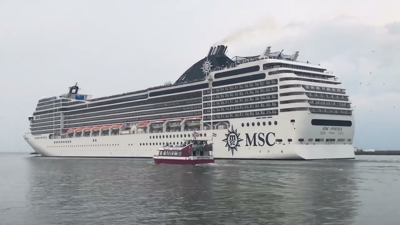 01.06.25 MSC Poesia in Warnemünde beim Auslaufen