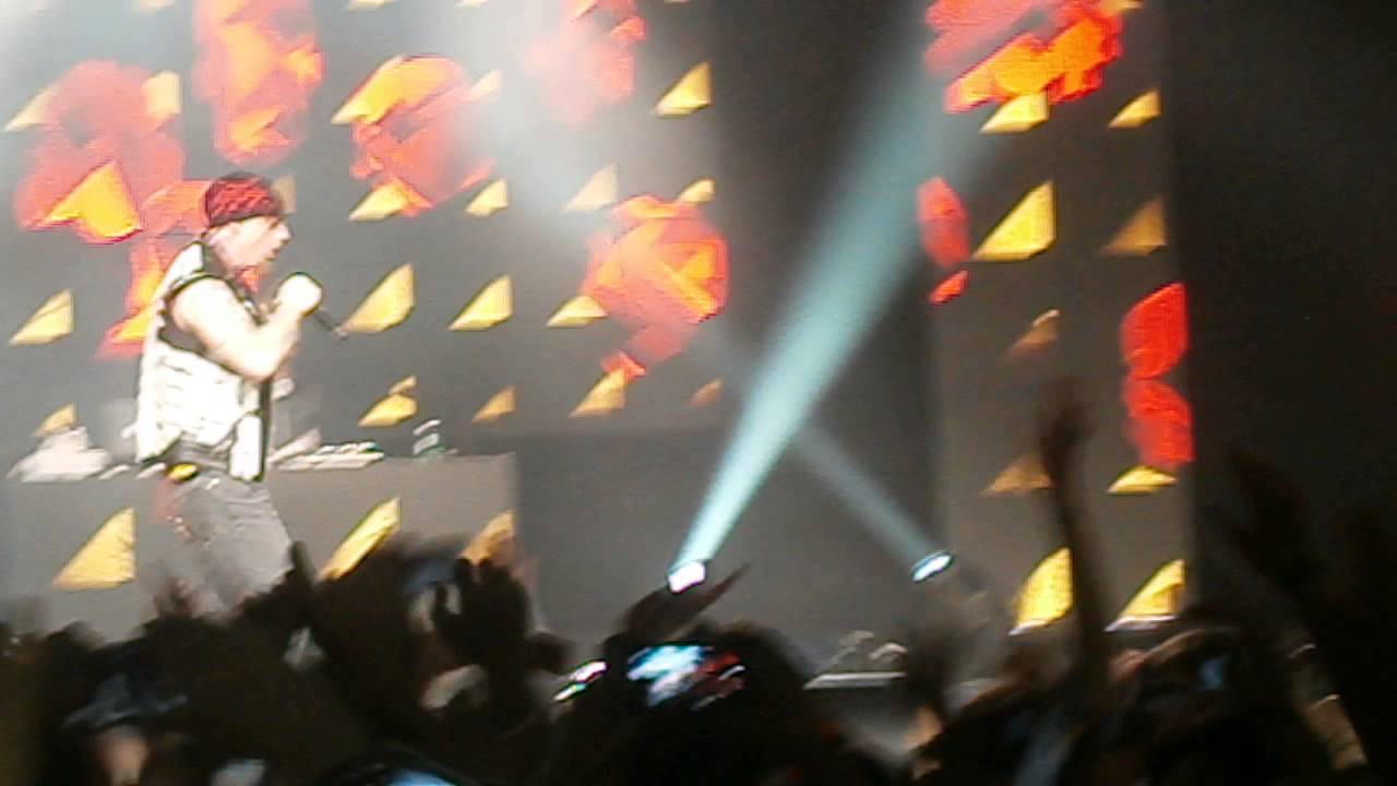 EMIS KILLA Feat  J-AX - A CENA DAI TUOI LIVE @ALCATRAZ