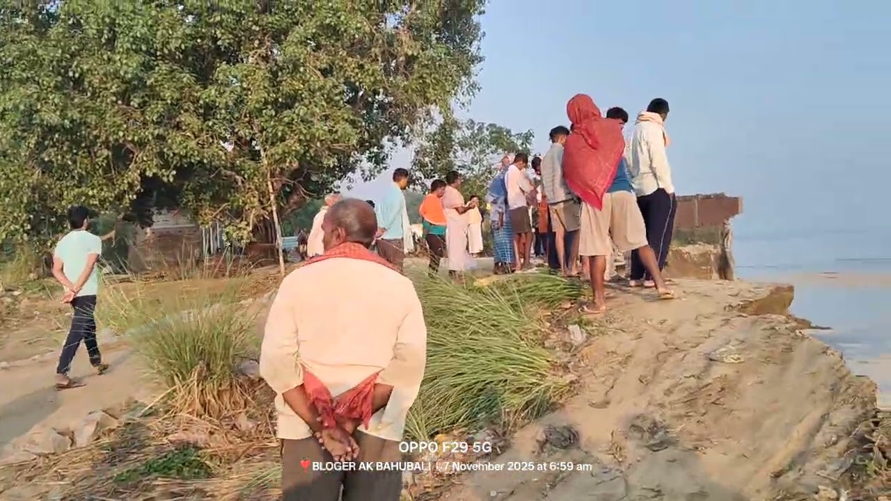 सुबह सुबह कटान चालू हो गया जवईनियां स्कूल के पास जो भी रास्ता बचा था वो भी कर गया। 