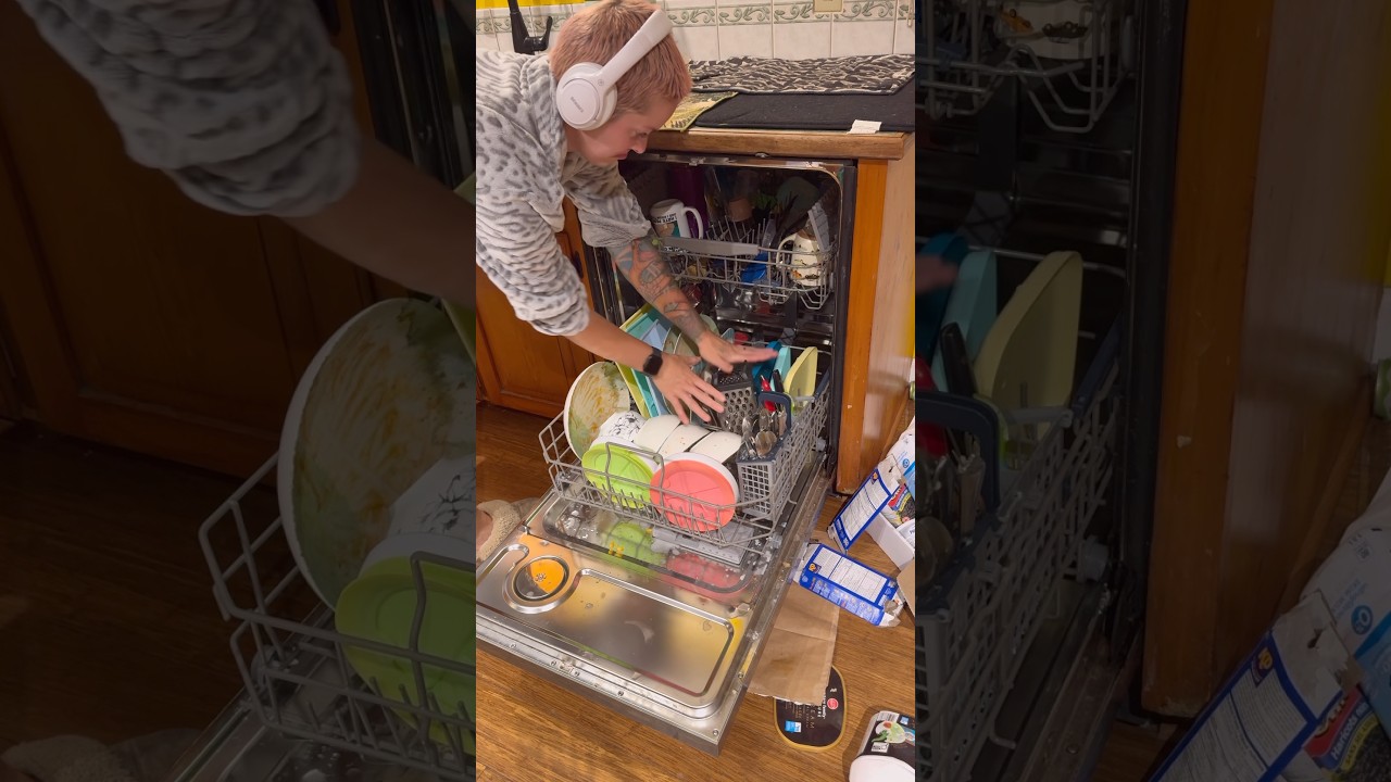Cleaning motivation #kitchencleaning #cleaningmotivation #cleaning #cleantok #cleanwithme #sahm