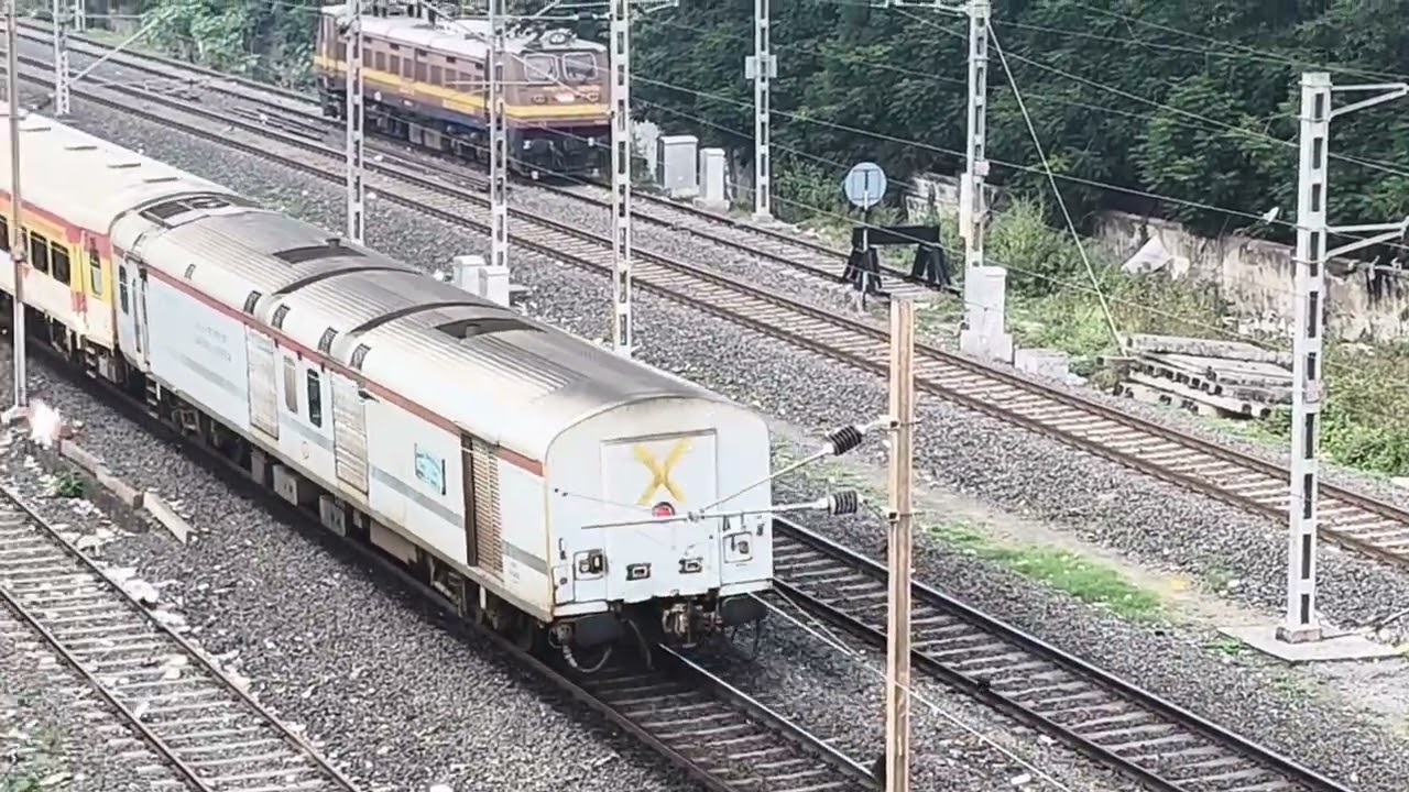 यह ट्रेन बेंगलुरु से रवाना हुए भिवंडी सूरत अहमदाबाद#public 🚂🕵️🧔