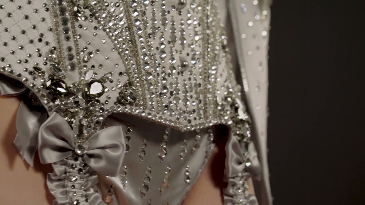 Evana De Lune - Burlesque Costume Showcase - Silver Screen Starlet