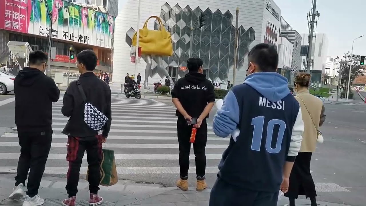 Shanghai Lujiazui: A Financier's Lament by the Huangpu River | 21 Nov 2022
