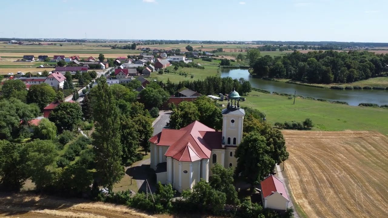 Siedlemin kości&oacute;ł i zalew z drona