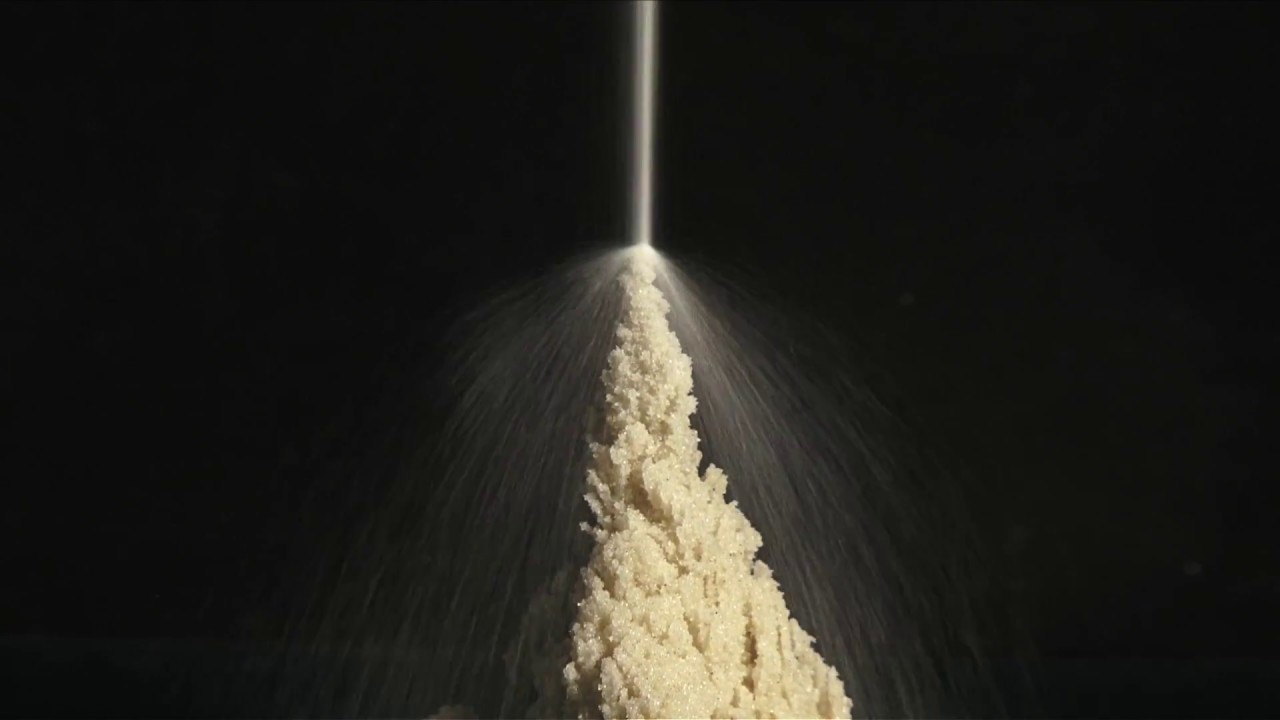 La stalagmite de sable - expérience scientifique #6.01 de Grains de bâtisseurs