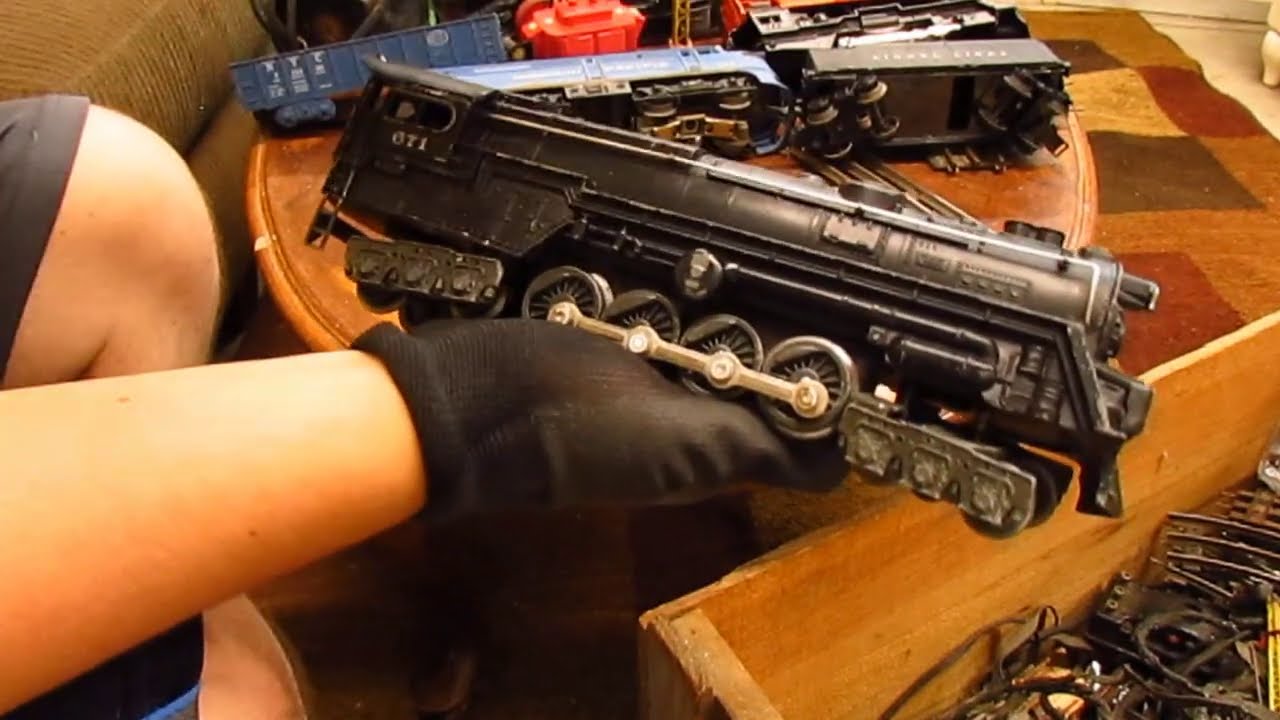 Finding Vintage Lionel Trains - Unboxing Attic Find