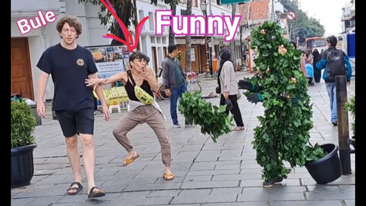 BUSHMAN PRANK , FUNNY JUST FOR LAUGHING, JAKARTA KOTA , INDONESIA
