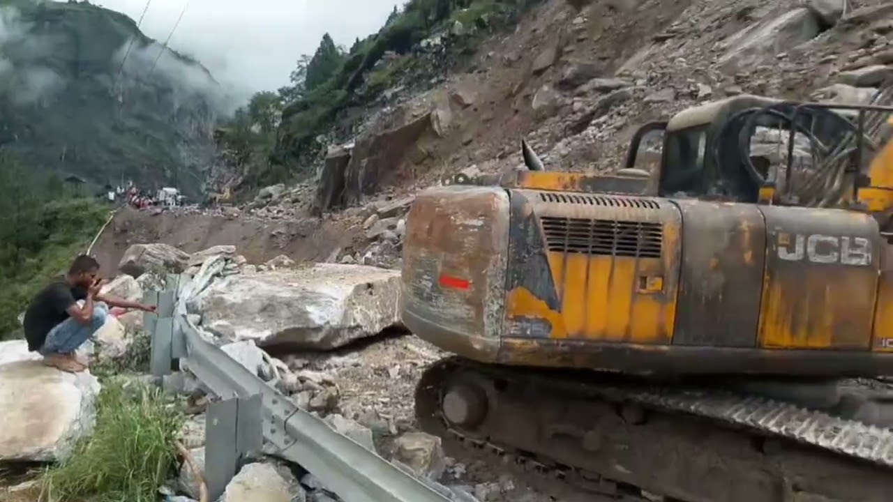 Landslide clearance 