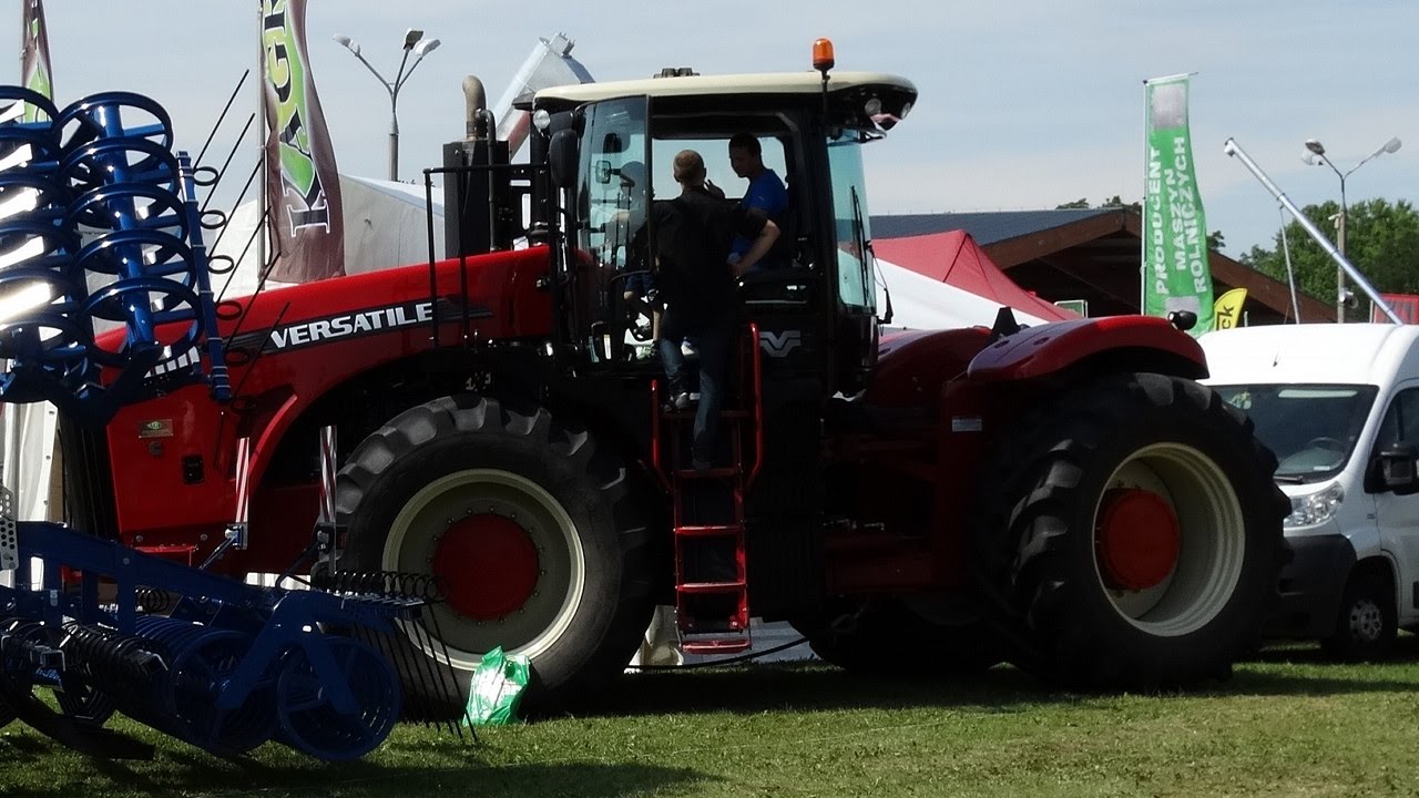 Ciągnik VERSATILE 400 na Agro-Tech '2016 w Minikowie