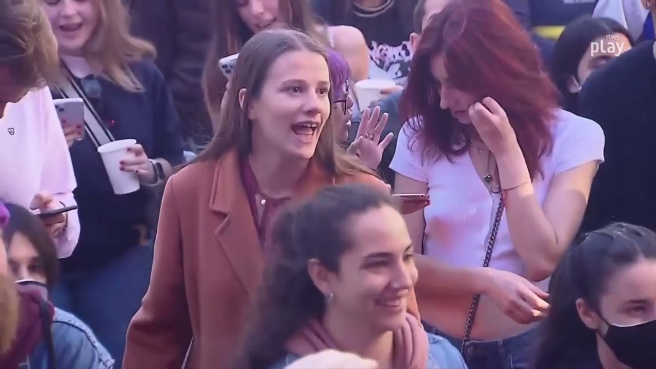 Rayden - La mujer cactus y el hombre globo (directo en la Complutense)