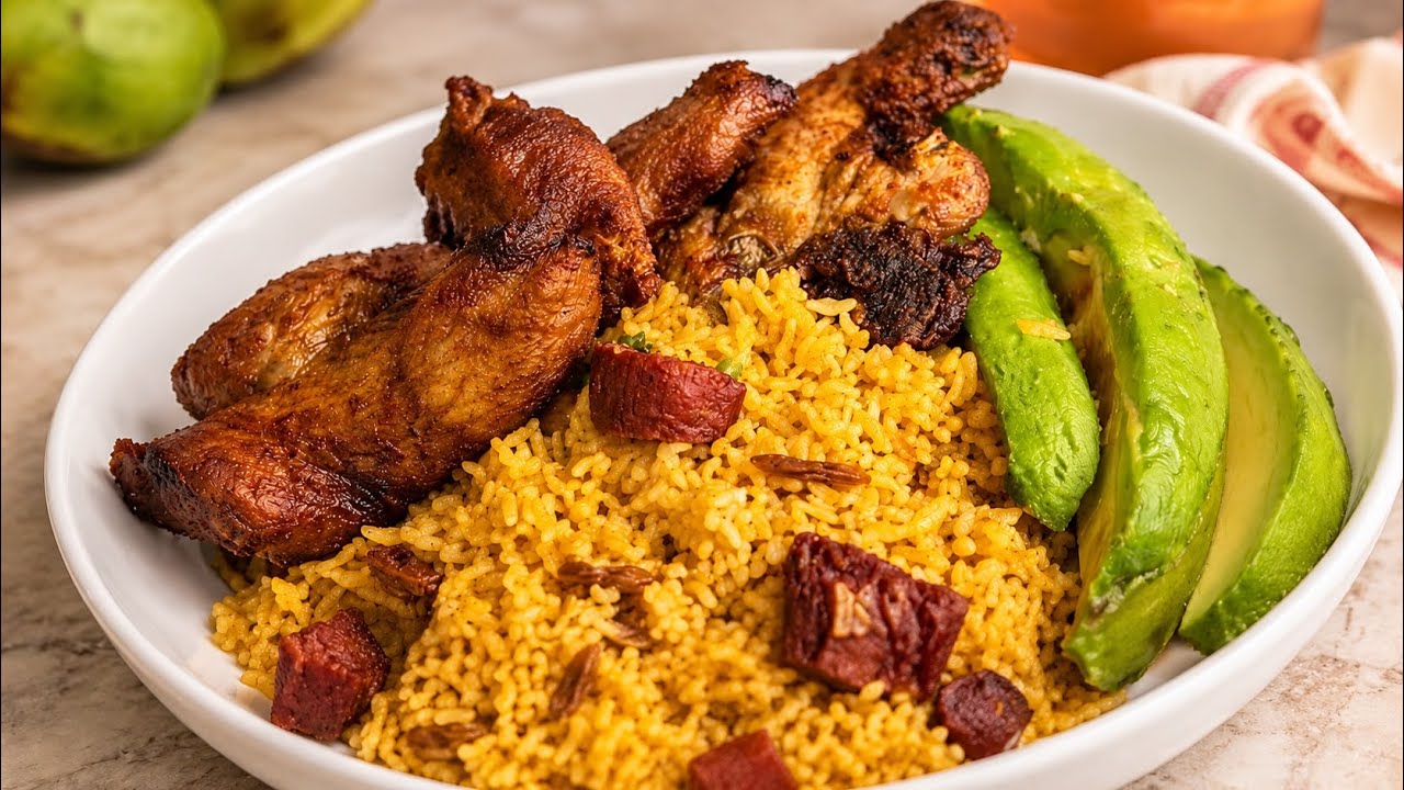 Пуэрто-риканское рисовое блюдо, на котором выросли все 🇵🇷 | Arroz Con Salchichas