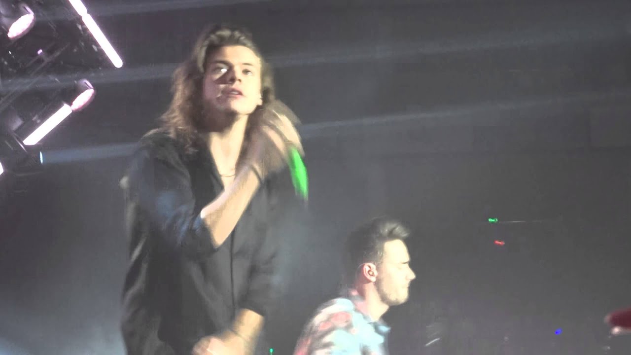 No Control - One Direction live @ O2  London 24/09/2015