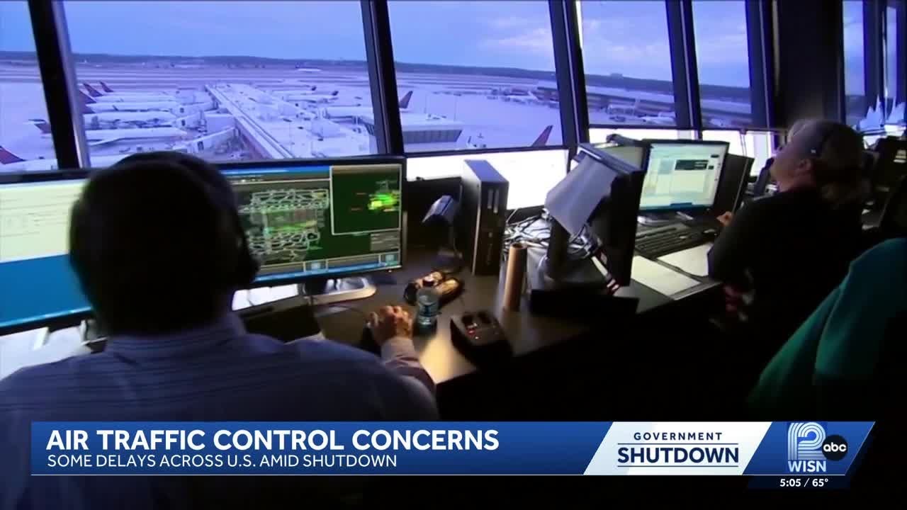 Milwaukee air traffic controllers work unpaid as shutdown disrupts travel