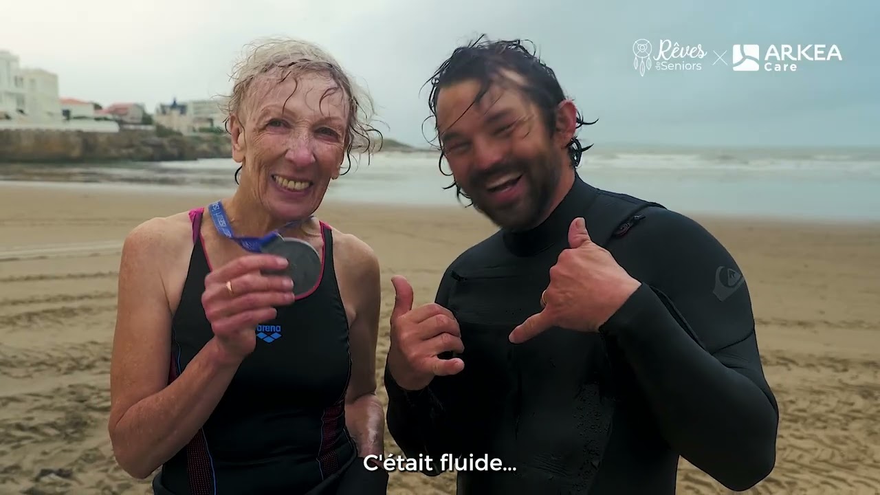 Claire fait son baptême de surf | Rêves de Seniors