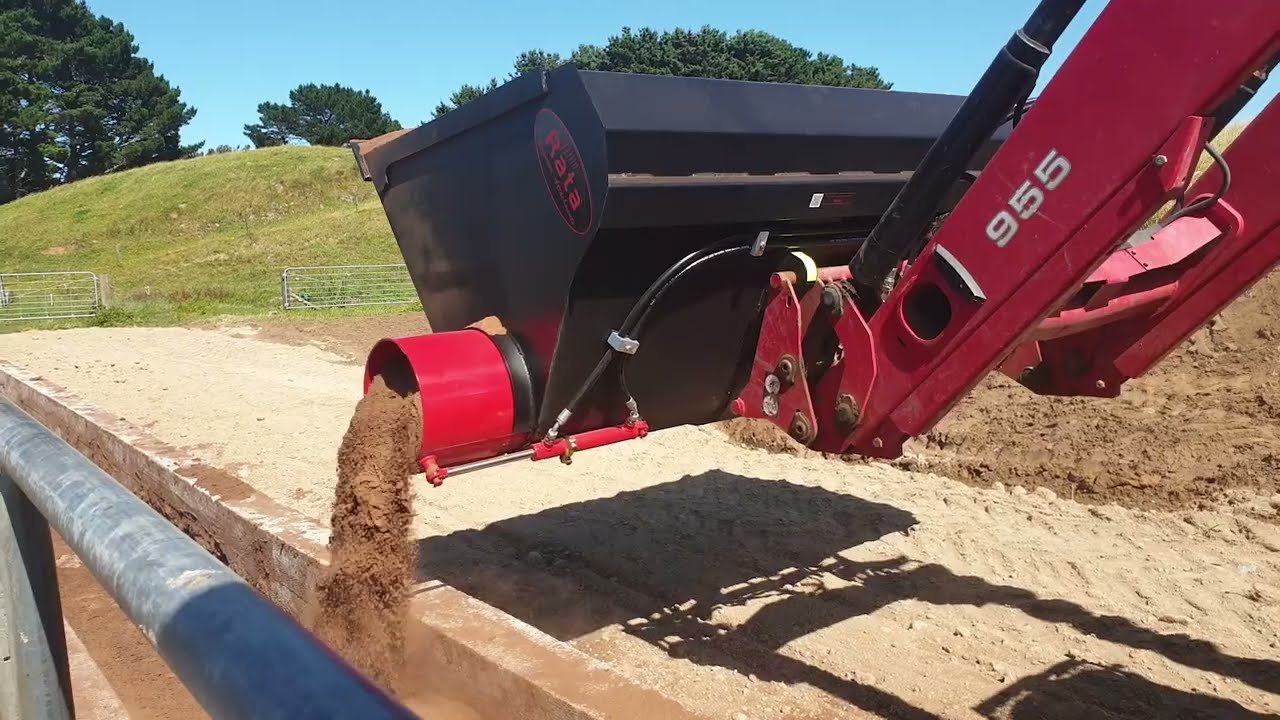 Auger Bucket- bridging the capacity gap between a mixer wagon & hand feeding!