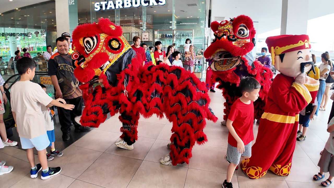Double Lion Dance at United Point Mall CNY 2024