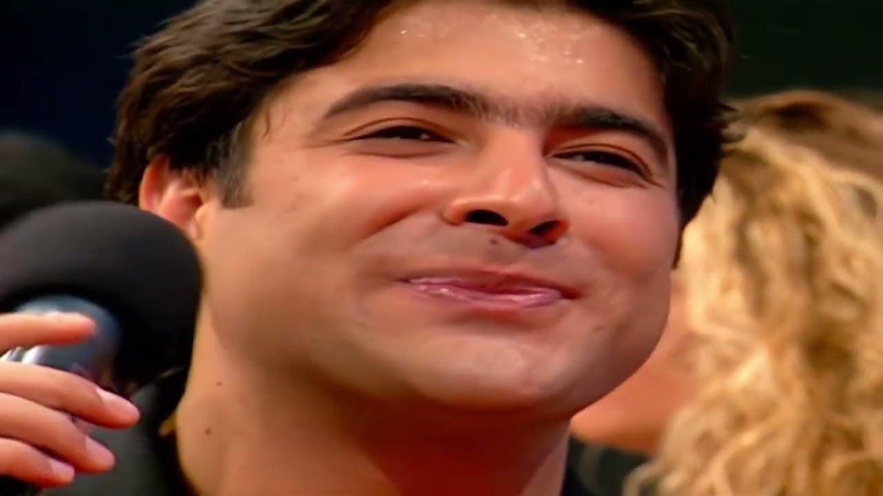 وائل كفوري يتغزل ويغني لملكة جمال لبنان دينا عازر😍😍 |  انا موعود فيها