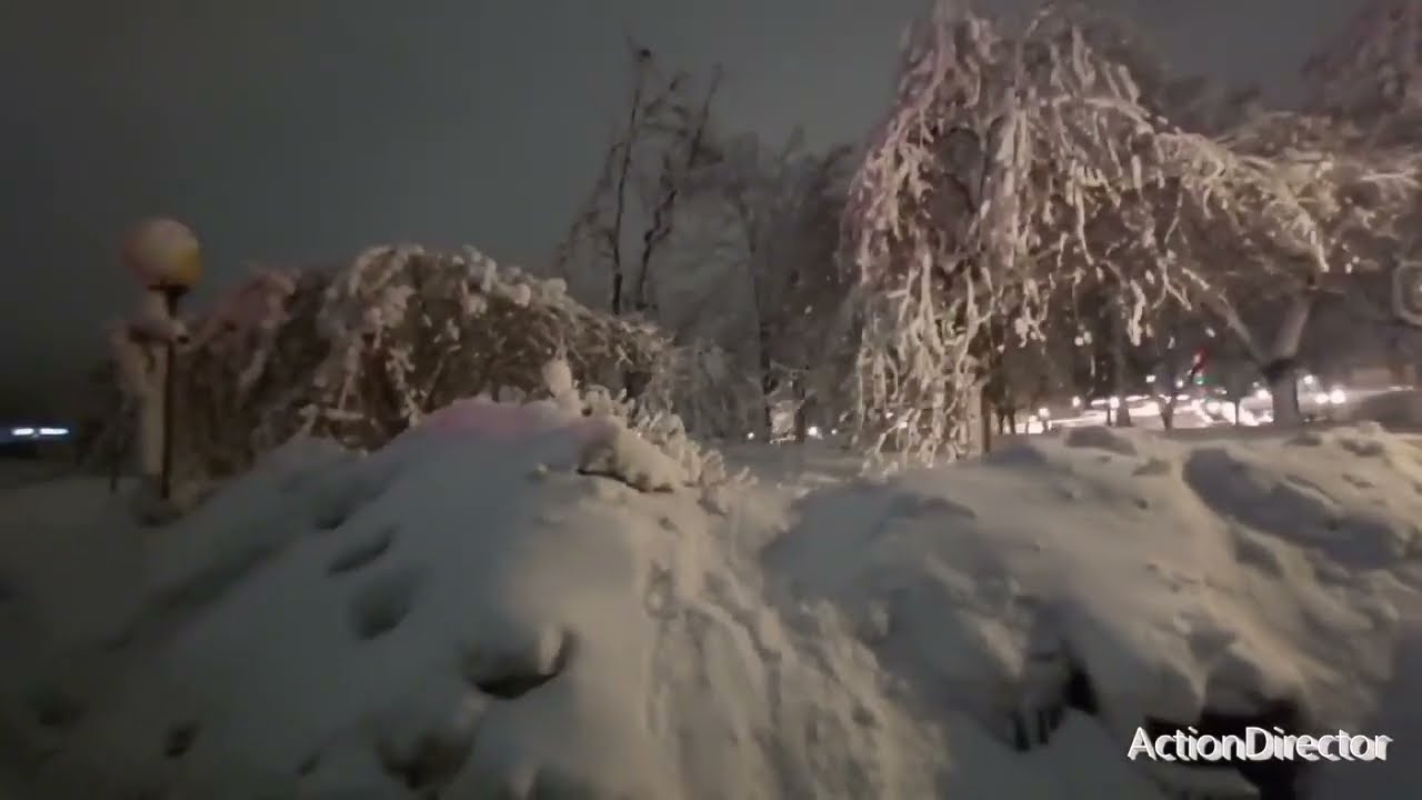 New York Ka Niagara Falls Burf Se Dhaka Aur Daba Para Huya Hai, Phir Bhi Bahut Khubsurat.