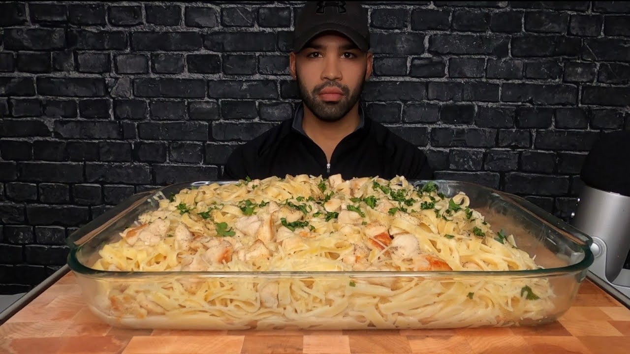 (ASMR) CHICKEN FETTUCCINE ALFREDO MUKBANG