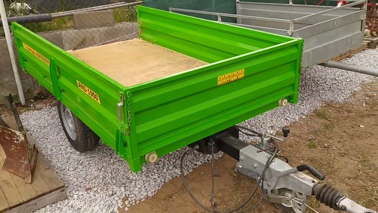 Výstavba nového stání pro příslušenství za traktory 😀