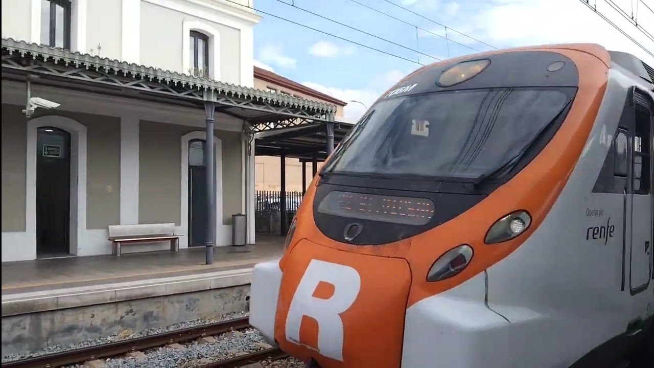 🇺🇦Поїздка в електропоїзді Renfe 465 (Civia) від станції Gavà до Sitges (06.04.2023)