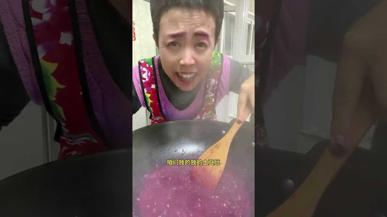 教大家火龙果炒土豆🥔 #粗茶淡饭吃起香农村生活 #抖音美食推荐官 #农村生活 #火龙果炒土豆#日常vlog