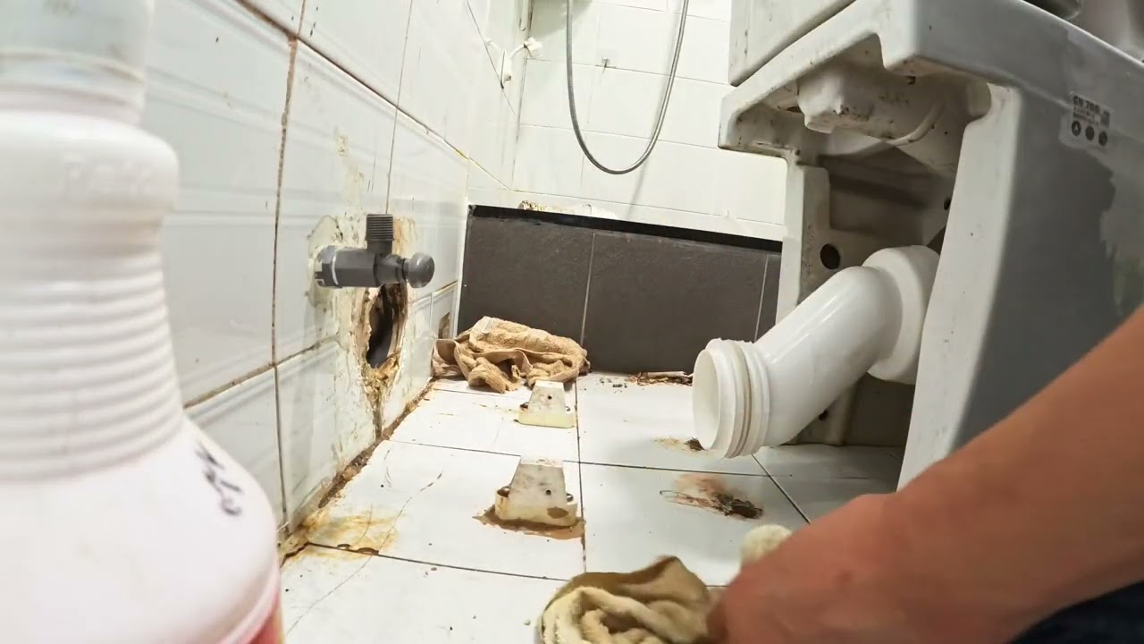 維修座廁系列［ 古sir秘笈］在屯門某屋苑維修座廁風琴喉漏水