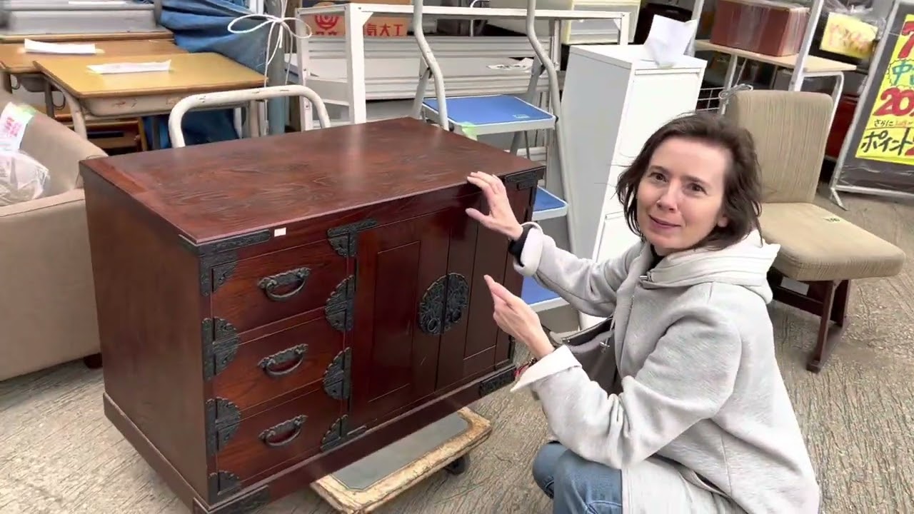 $8 Sofa | Best Second Hand Shop in Japan