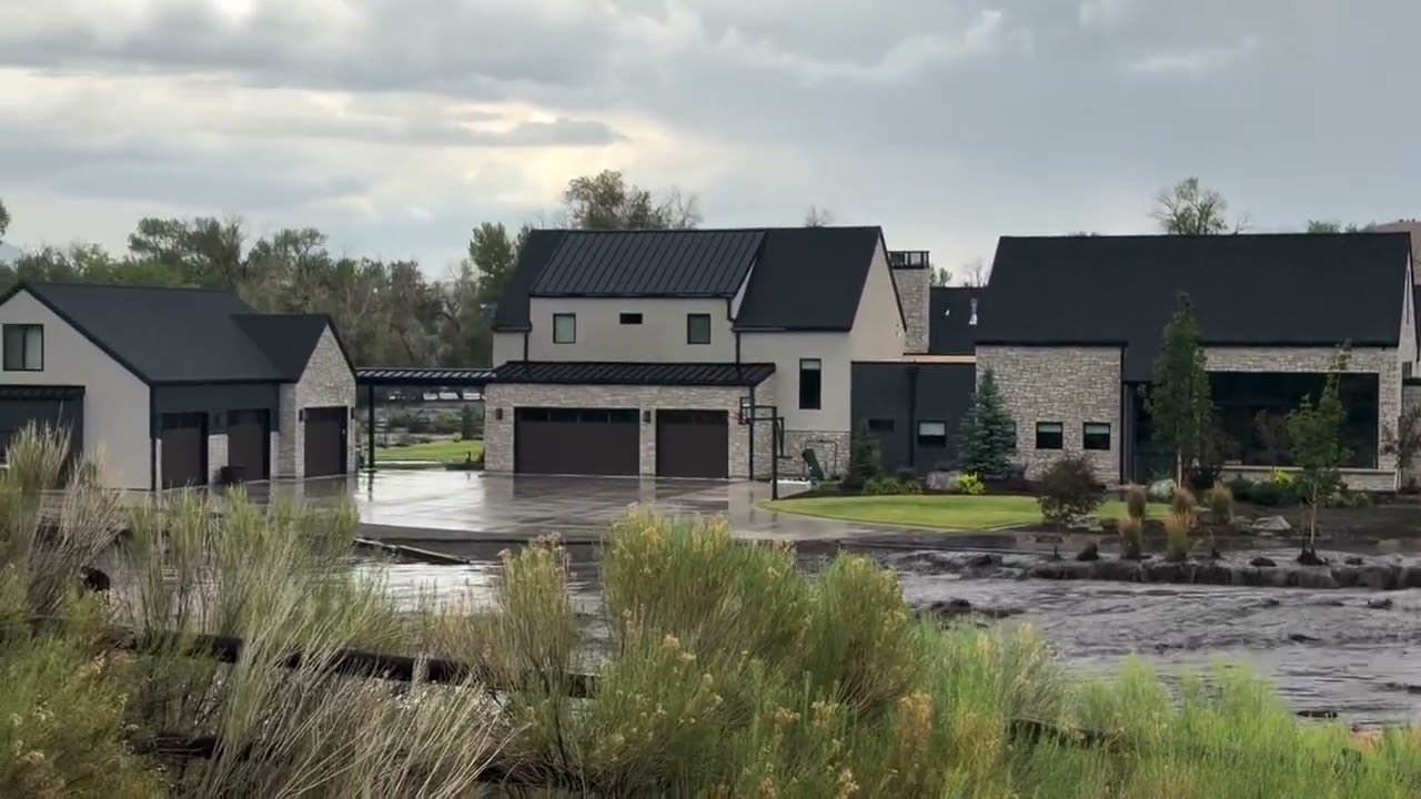 Widespread flash flooding moves through Beaver, Utah neighborhood
