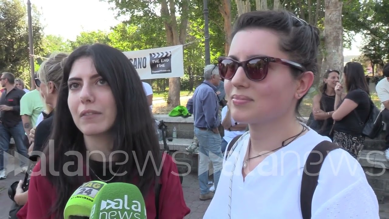 La protesta dei lavoratori dello spettacolo ai 'Nastri d'Argento'. Bruno: 