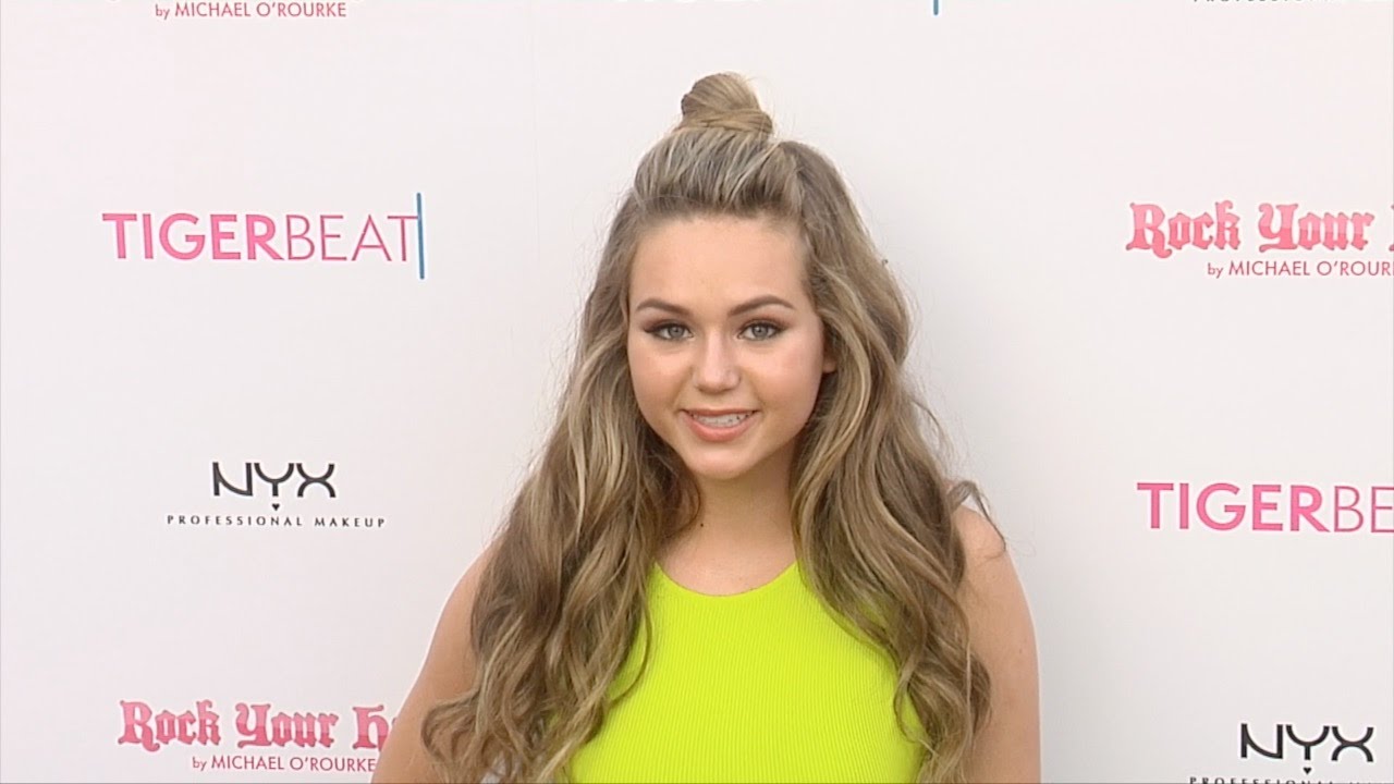 Brec Bassinger 