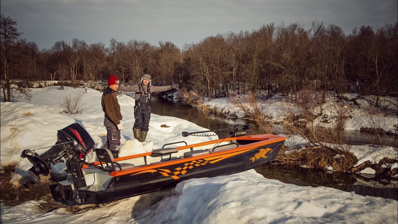 Сложный спуск лодки и трофейная щука. Забрались в глухие места.