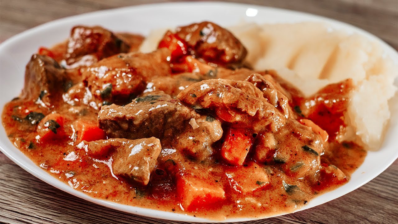 Самый вкусный и легкий рецепт гуляша из говядины, в очень вкусном соусе!