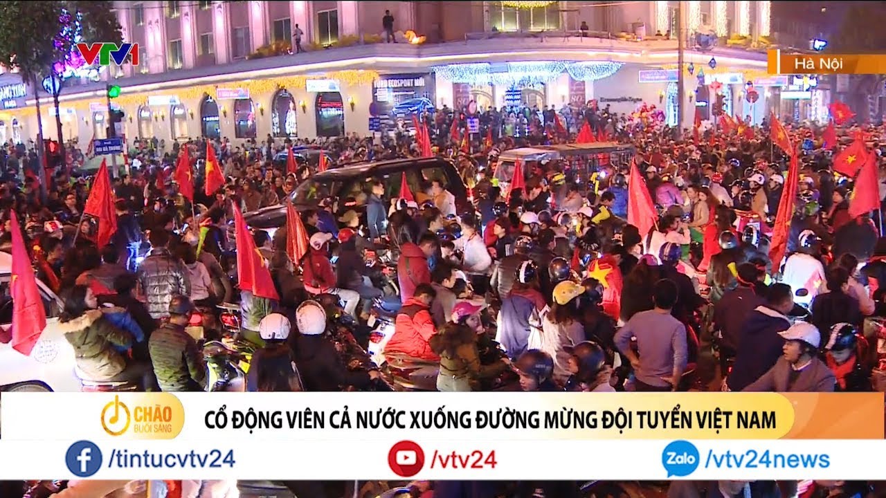 Người dân Việt Nam vỡ òa hạnh phúc khi lần đầu tiên ĐT Việt Nam vào tứ kết ASIAN CUP | VTV24