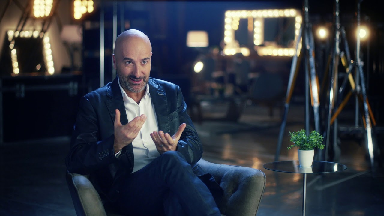 Antonio Gil interpreta al personaje de Oleg Yasikov en 