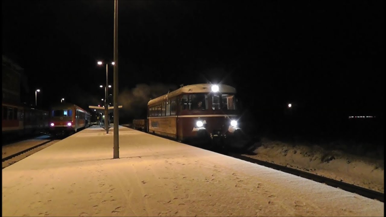 MAN-Triebwagen mit Güterwagen in Wasserburg am 29.12.2017