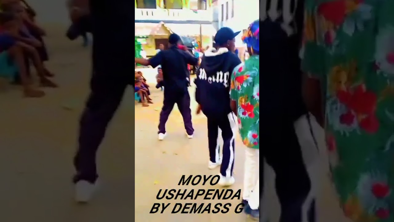 Demass G Performing (Moyo) LIVE.