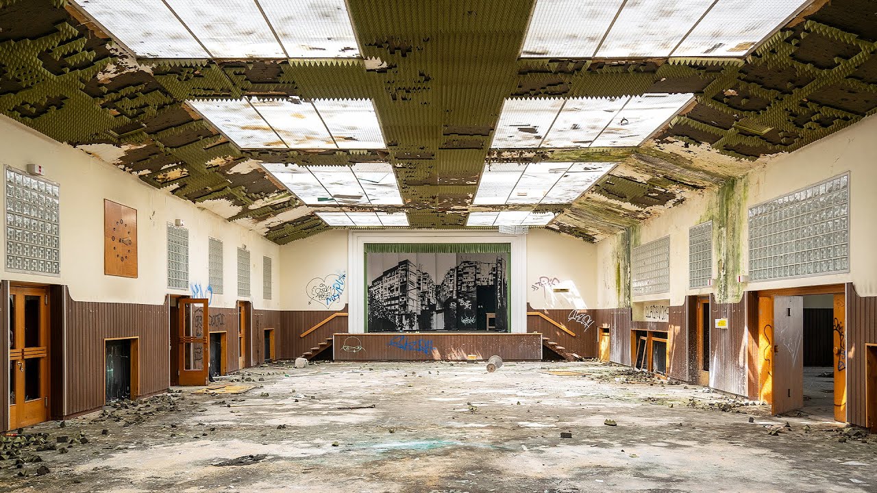 Huge Industrial Wasteland | Abandoned Gas Plant (Vienna, Austria)