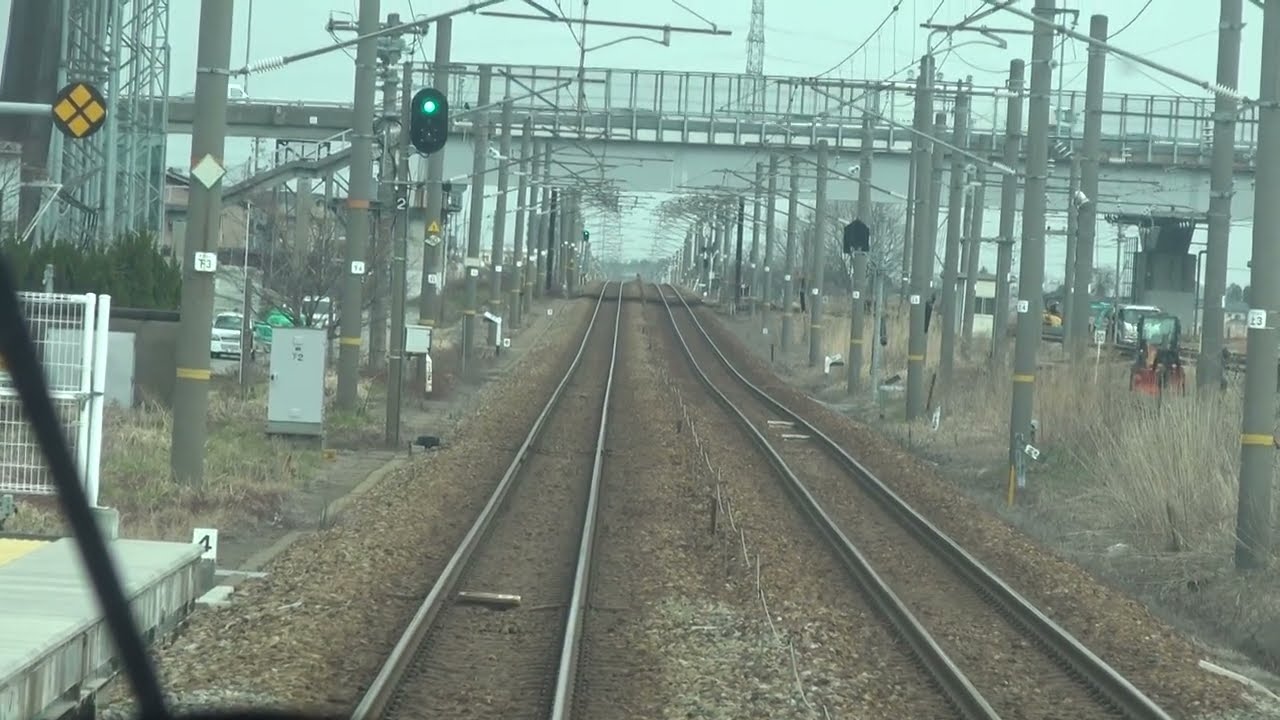 春のあいの風とやま鉄道線 新富山口駅～東富山口駅間を走行する下り521系の前面展望