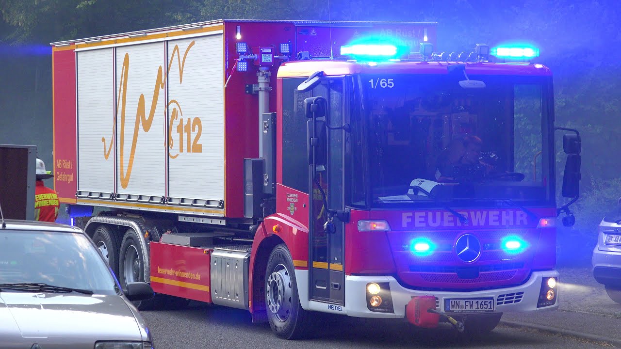 [GEFAHRGUTALARM IM FREIBAD] - Verpuffung im Gefahrgutlager | Menschenrettung | Übung in Waiblingen -